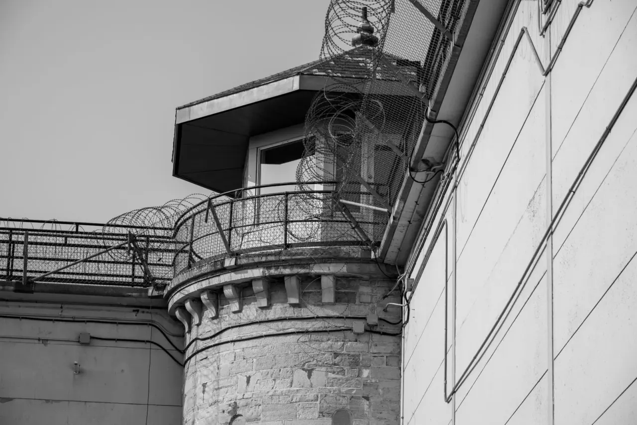 Meu familiar foi preso em BH: para qual presídio ele vai?